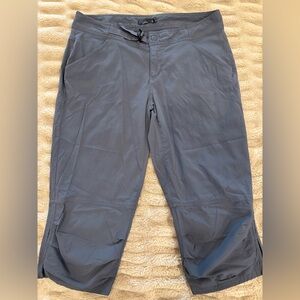 Lightweight women’s Prana hiking capris shorts clamdiggers vented legs